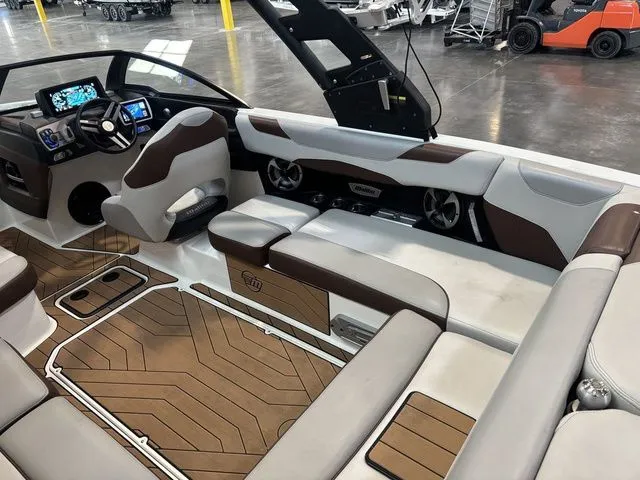 Slide: The Image of Malibu Wakesetter 23 LSV 2018 - 20