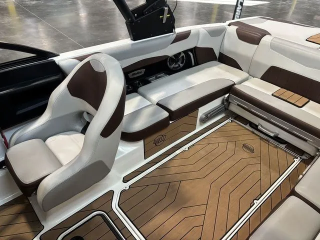 Slide: The Image of Malibu Wakesetter 23 LSV 2018 - 23