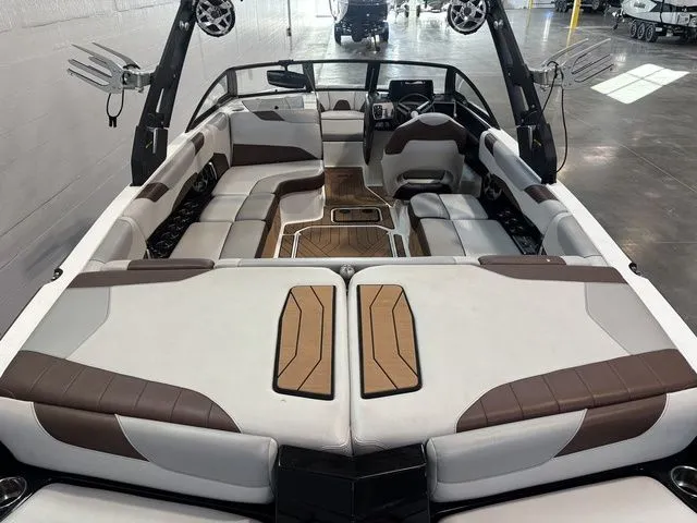 Slide: The Image of Malibu Wakesetter 23 LSV 2018 - 24