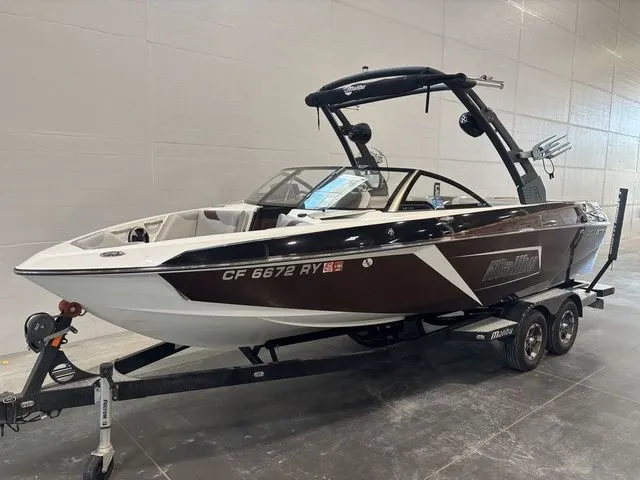 Slide: The Image of Malibu Wakesetter 23 LSV 2018 - 6