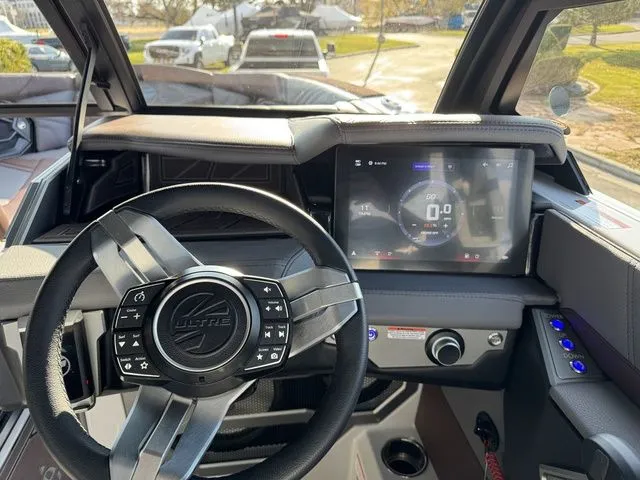 Slide: The Image of Tigé Ultré 23ZX 2026 - 12