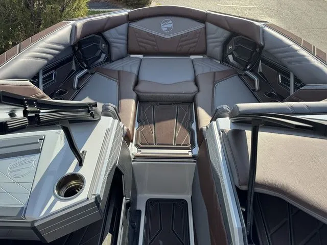 Slide: The Image of Tigé Ultré 23ZX 2026 - 14