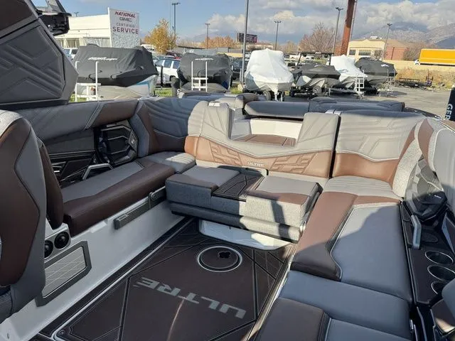 Slide: The Image of Tigé Ultré 23ZX 2026 - 16