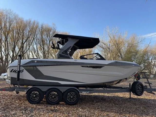 Slide: The Image of Tigé Ultré 23ZX 2026 - 17