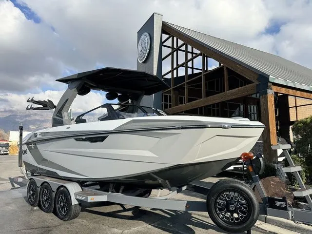 Slide: The Image of Tigé Ultré 23ZX 2026 - 2