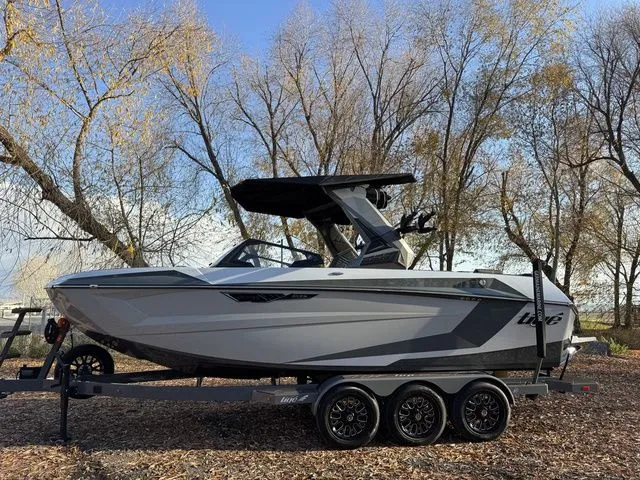 Slide: The Image of Tigé Ultré 23ZX 2026 - 21