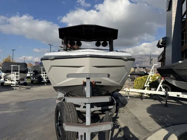 Slide: The Image of Tigé Ultré 23ZX 2026 - 3