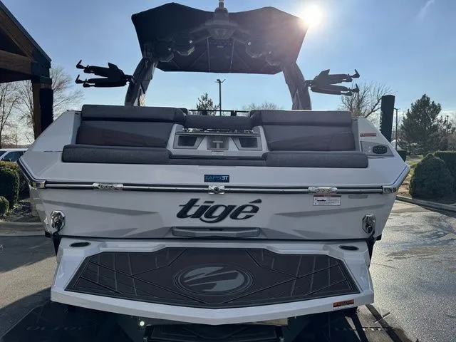 Slide: The Image of Tigé Ultré 23ZX 2026 - 6