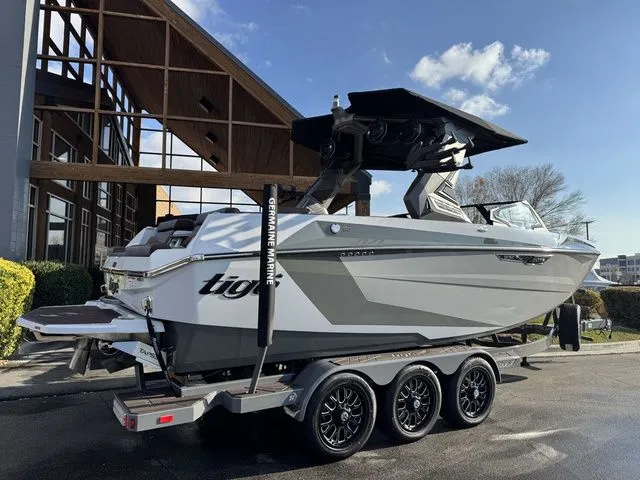 Slide: The Image of Tigé Ultré 23ZX 2026 - 7