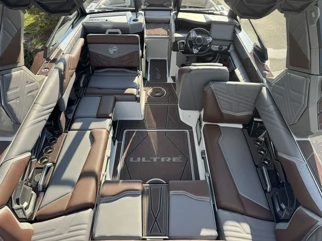 Slide: The Image of Tigé Ultré 23ZX 2026 - 9