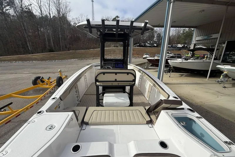 Slide: The Image of 2024 Yamaha Boats 255 FSH Sport E, sleek design, spacious deck, modern features. - 16