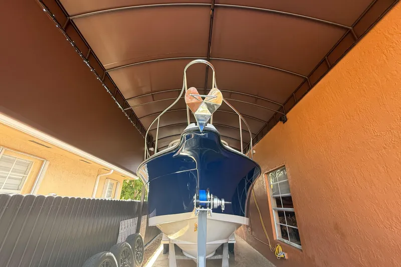 Slide: The Image of 2005 Seaswirl Striper 290 boat under a covered shelter, side view. - 2