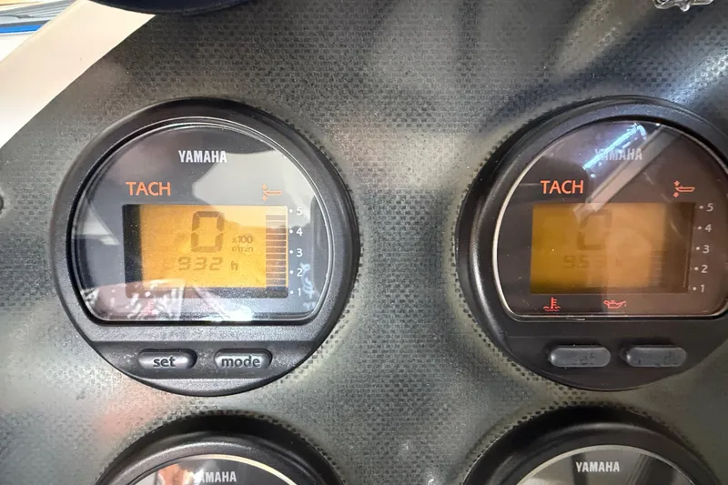 Slide: The Image of Yamaha tachometers on 2005 Seaswirl Striper 290 boat dashboard, displaying engine hours. - 23