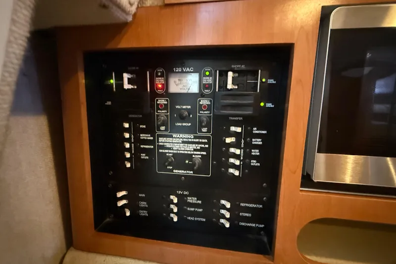 Slide: The Image of Electrical control panel on a 2005 Seaswirl Striper 290 boat. - 25