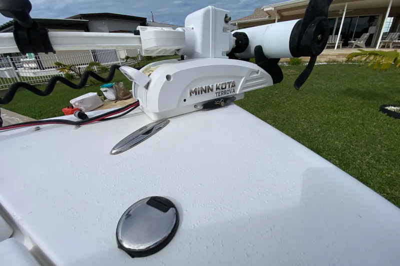 Slide: The Image of Minn Kota Terrova motor on 2004 Palmetto 22 Excursion boat, outdoor setting. - 20