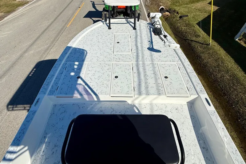 Slide: The Image of 2018 Shallow Sport 25 X3 boat on trailer, top view, patterned deck. - 13