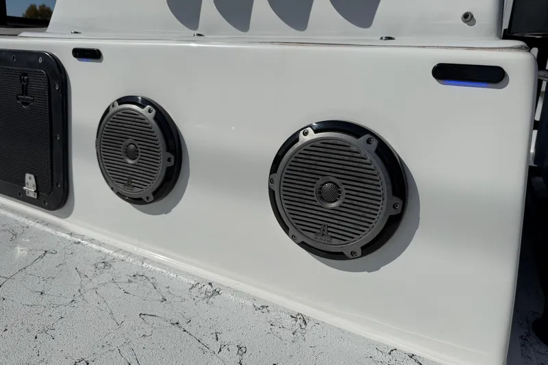 Slide: The Image of 2018 Shallow Sport 25 X3 boat speakers and panel detail. - 18