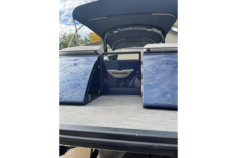 Slide: The Image of 2021 Bennington 27 QXFBWAX2 boat with open rear gate and canopy. - 18