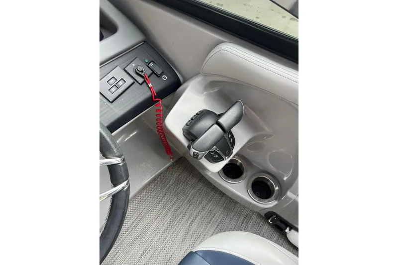 Slide: The Image of Interior of 2021 Bennington 27 QXFBWAX2 boat showing control panel and throttle. - 9