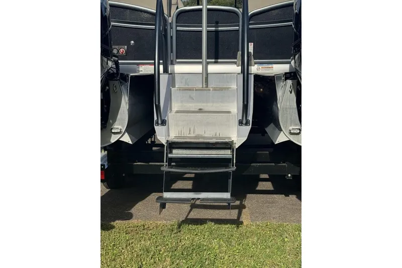 Slide: The Image of Rear view of 2021 Premier 270 S-Series RF boat with boarding ladder. - 19