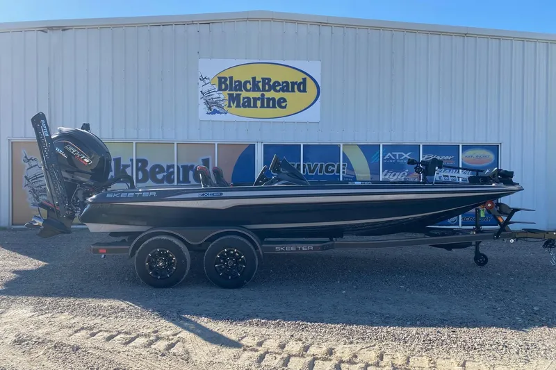 The Image of 2026 Skeeter ZXE20 boat at BlackBeard Marine dealership, side view. - 1
