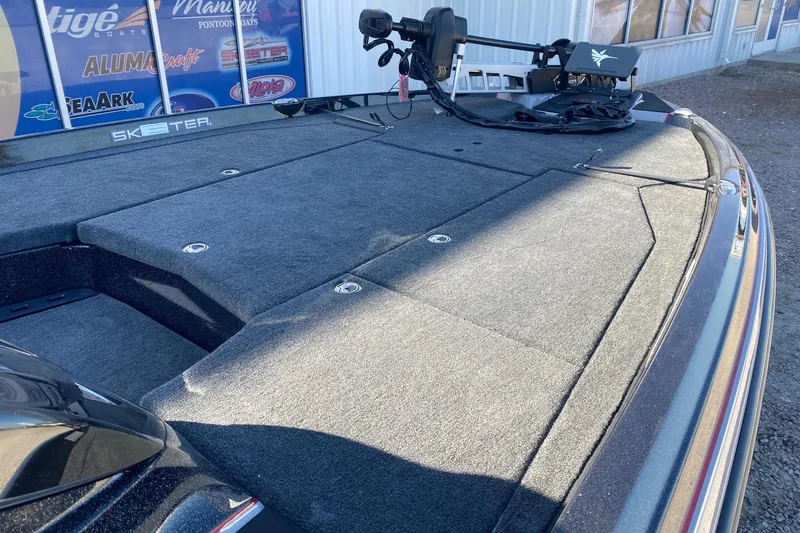 Slide: The Image of 2026 Skeeter ZXE20 boat deck with carpeted surface and trolling motor. - 10