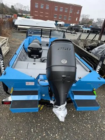 Slide: The Image of SeaArk Protege 240 - 250 HP Suzuki 2026 - 3