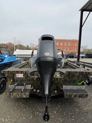 Slide: The Image of SeaArk Protege 200 2026 - 4