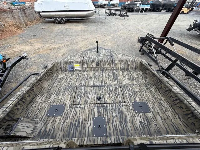 Slide: The Image of SeaArk Protege 200 2026 - 8