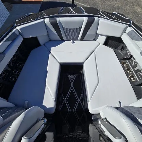 Slide: The Image of Malibu M Series M230 2026 - 14