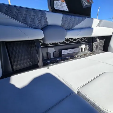 Slide: The Image of Malibu M Series M230 2026 - 20