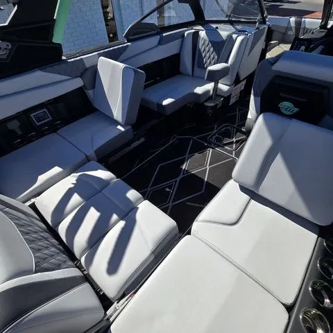 Slide: The Image of Malibu M Series M230 2026 - 22