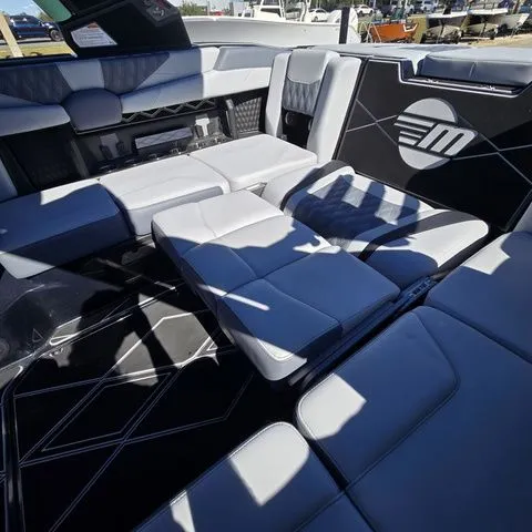 Slide: The Image of Malibu M Series M230 2026 - 24