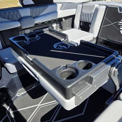 Slide: The Image of Malibu M Series M230 2026 - 25