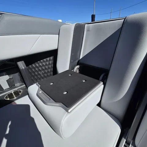 Slide: The Image of Malibu M Series M230 2026 - 29