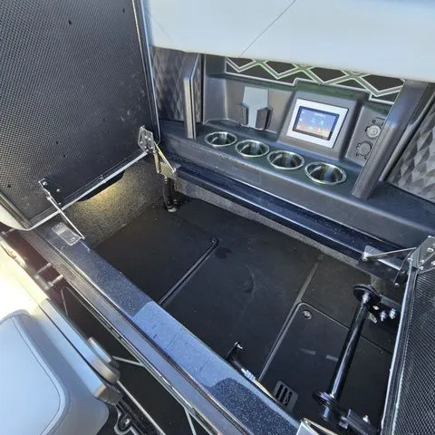 Slide: The Image of Malibu M Series M230 2026 - 30