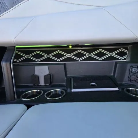 Slide: The Image of Malibu M Series M230 2026 - 31