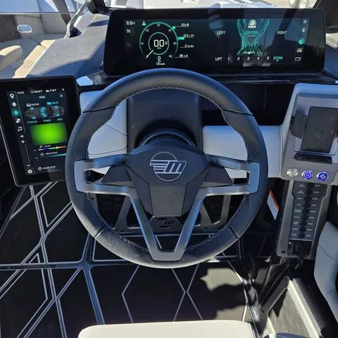 Slide: The Image of Malibu M Series M230 2026 - 32