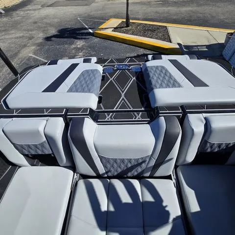 Slide: The Image of Malibu M Series M230 2026 - 34