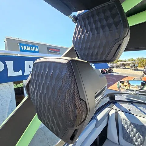 Slide: The Image of Malibu M Series M230 2026 - 37