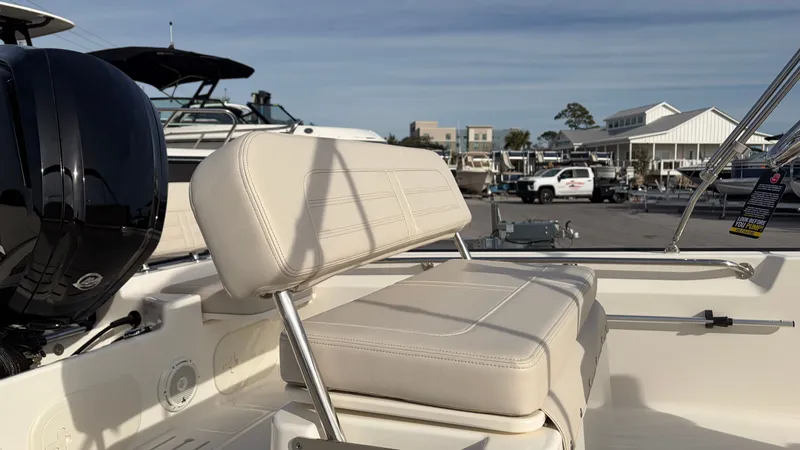 Slide: The Image of Boston Whaler 170 Montauk 2026 - 23