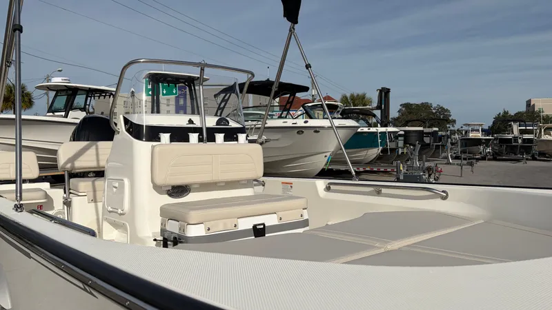 Slide: The Image of Boston Whaler 170 Montauk 2026 - 31