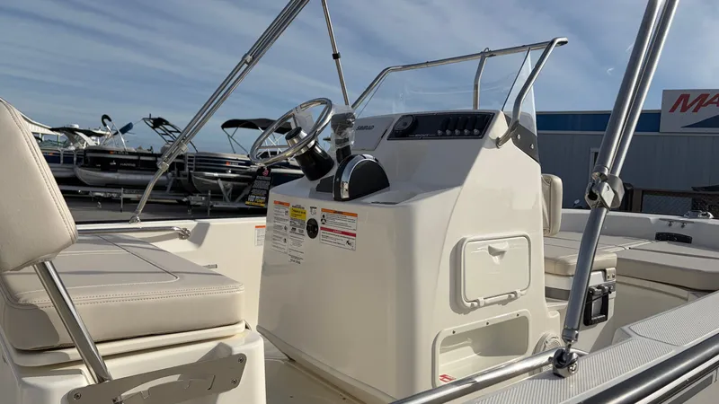 Slide: The Image of Boston Whaler 170 Montauk 2026 - 25