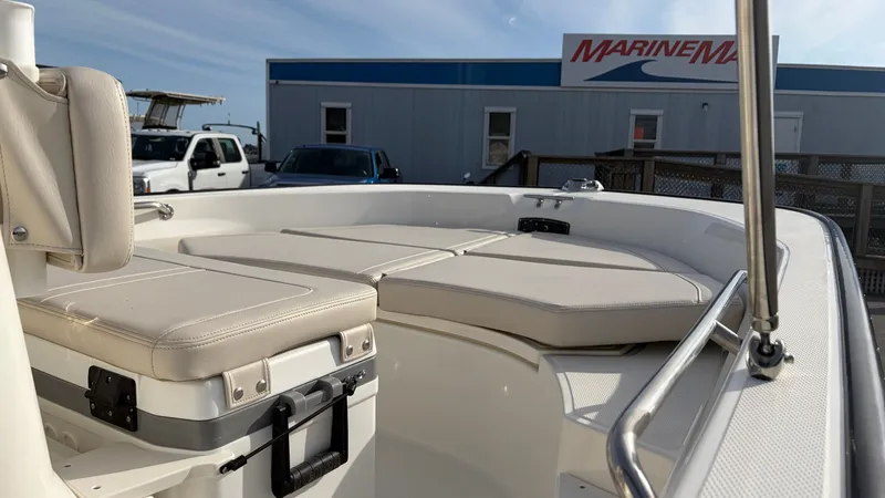 Slide: The Image of Boston Whaler 170 Montauk 2026 - 28