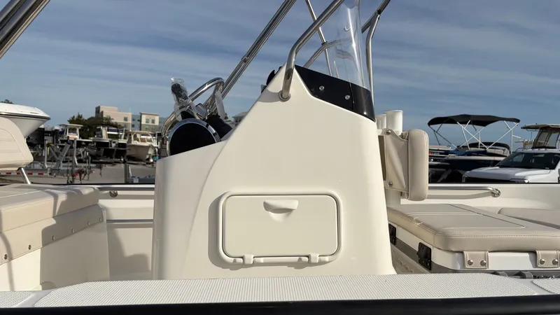 Slide: The Image of Boston Whaler 170 Montauk 2026 - 26