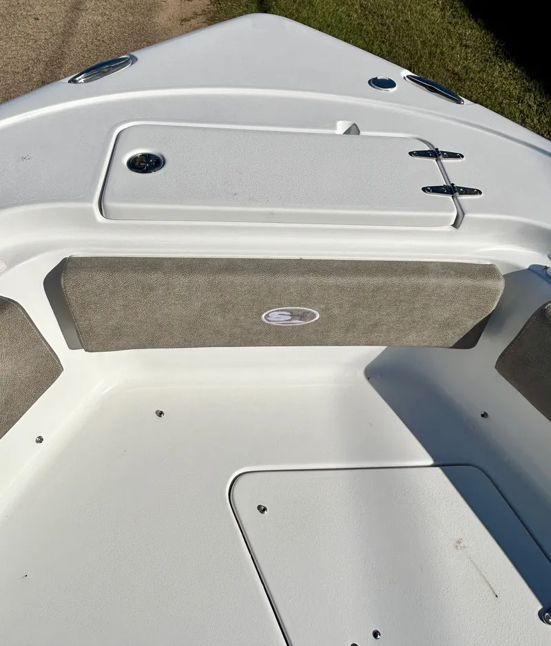 Slide: The Image of Sea Hunt Ultra 245 2026 - 11