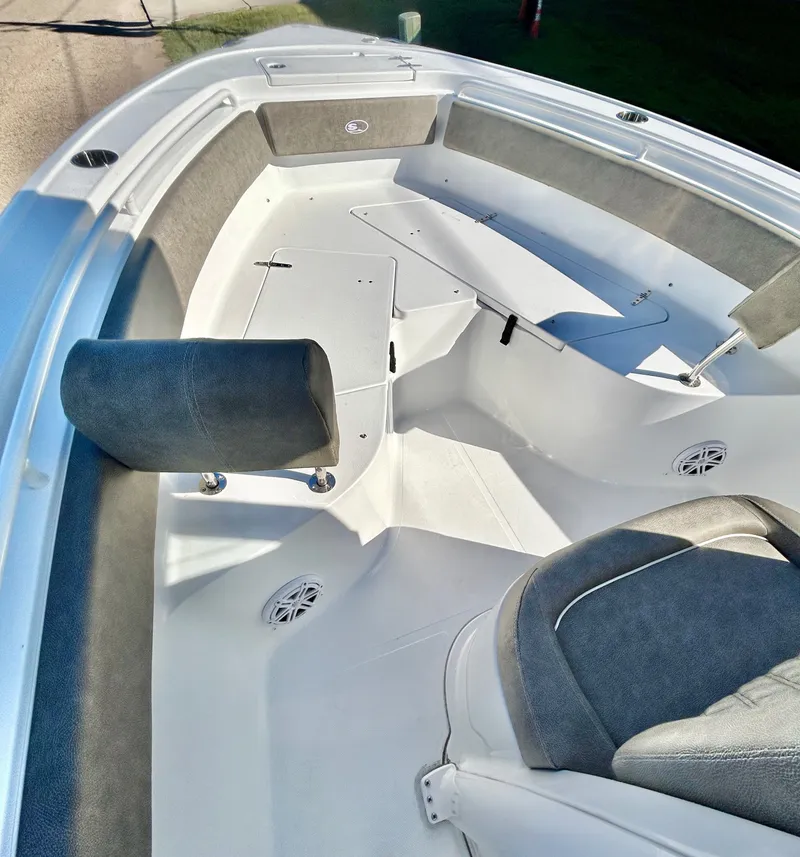 Slide: The Image of Sea Hunt Ultra 245 2026 - 12