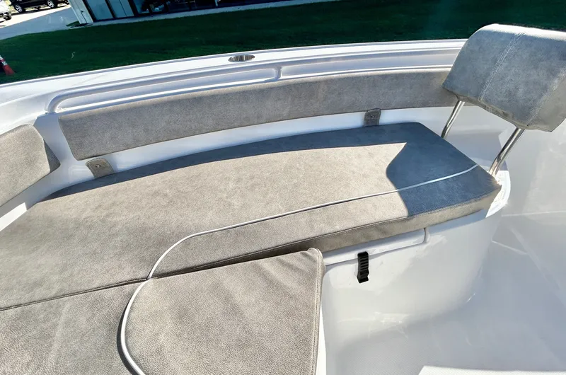 Slide: The Image of Sea Hunt Ultra 245 2026 - 15