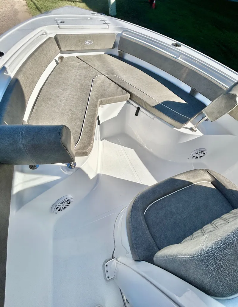 Slide: The Image of Sea Hunt Ultra 245 2026 - 17