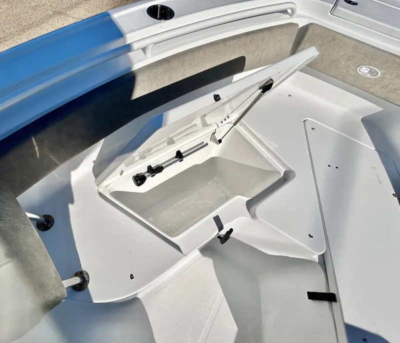 Slide: The Image of Sea Hunt Ultra 245 2026 - 19